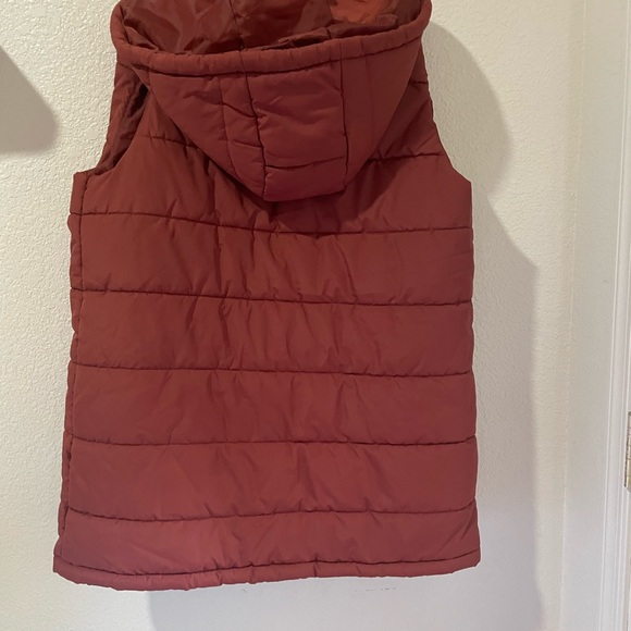 Dip Long Puffer Vest w/ Hood - Picture 3 of 3